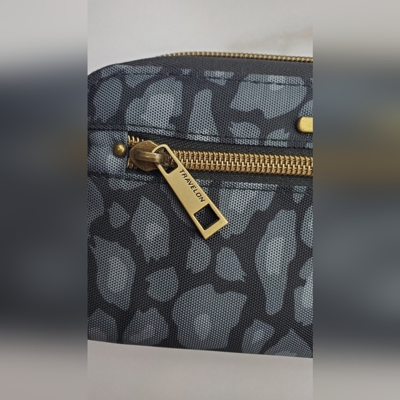 Travelon RFID Blocking Grey Animal Print Continental Wallet Wristlet - Picture 6 of 11